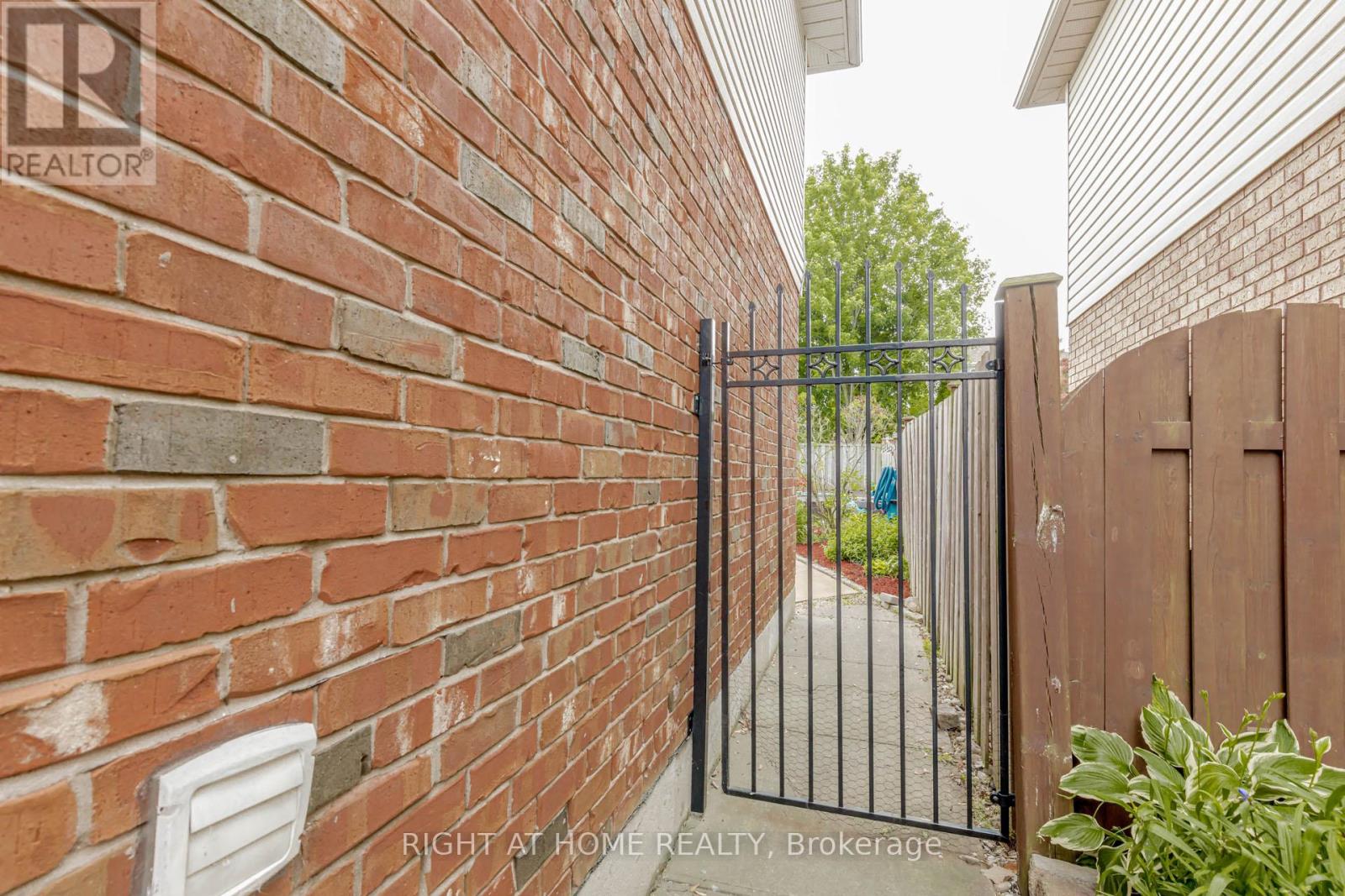 32 Vineberg Drive, Hamilton, Ontario  L9B 2P6 - Photo 47 - X13141274