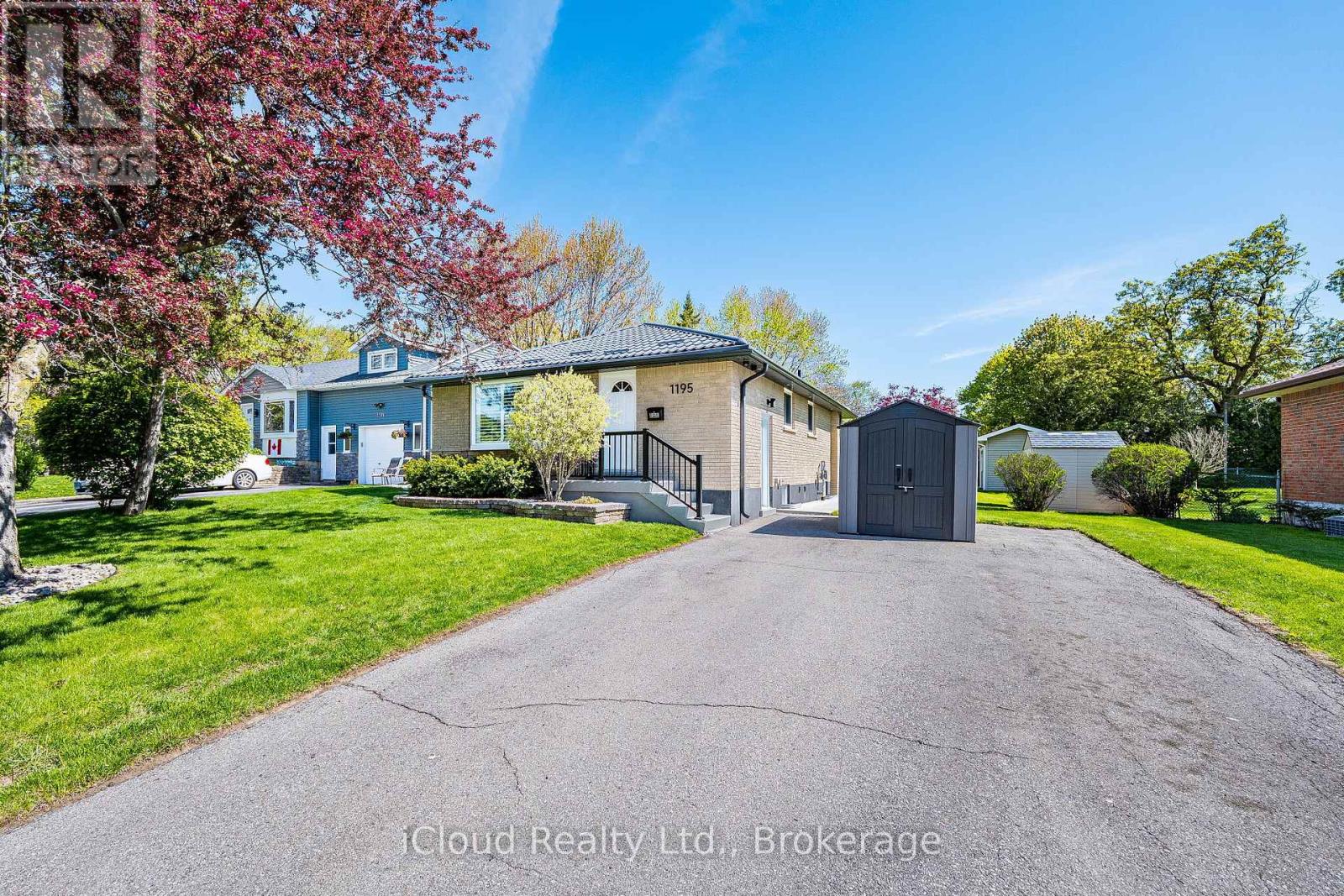 1195 Stanley Drive, Burlington, Ontario  L7P 2K9 - Photo 3 - W13137472