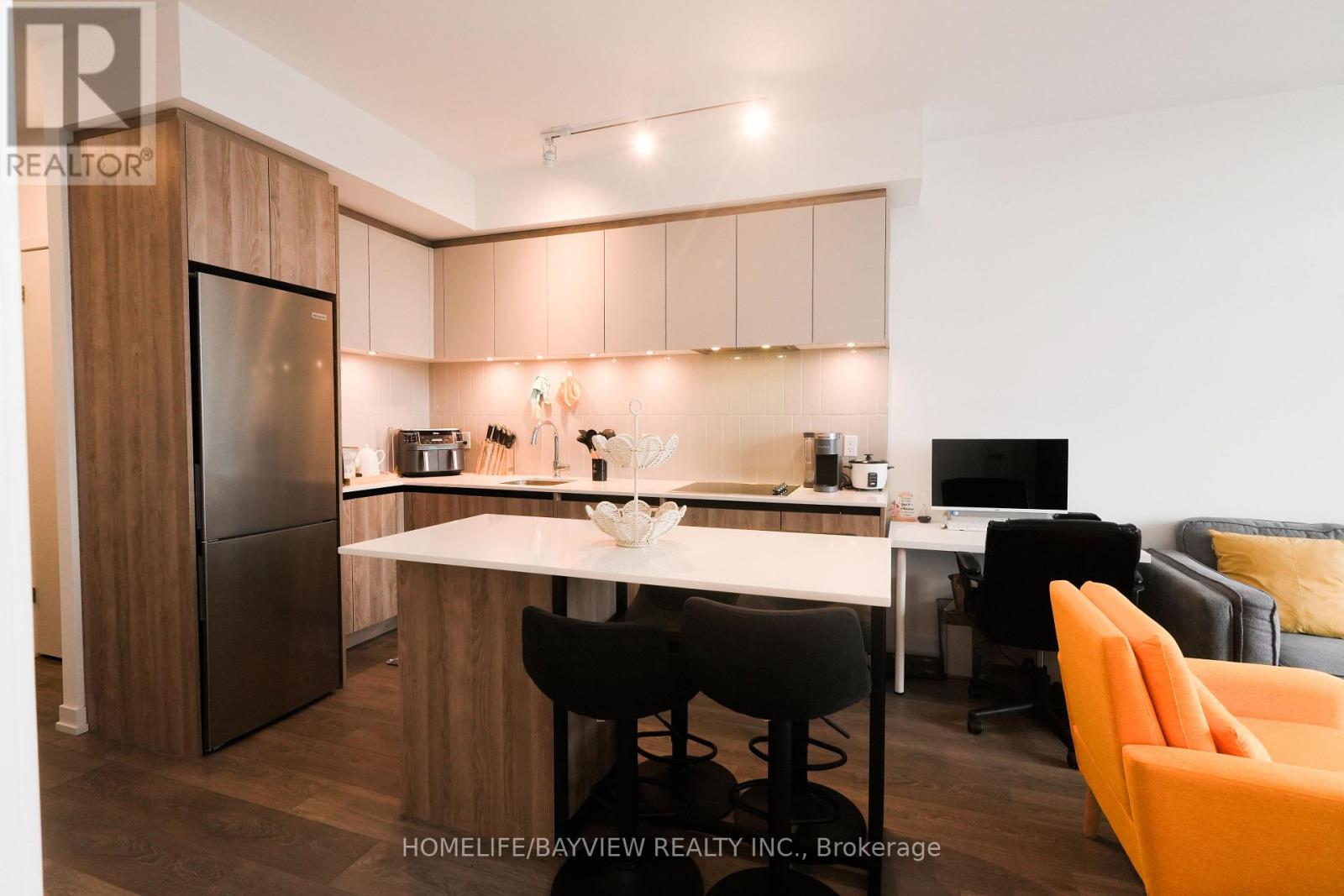 603 - 8 Beverley Glen Boulevard, Vaughan, Ontario  L4K 0L5 - Photo 3 - N12989690