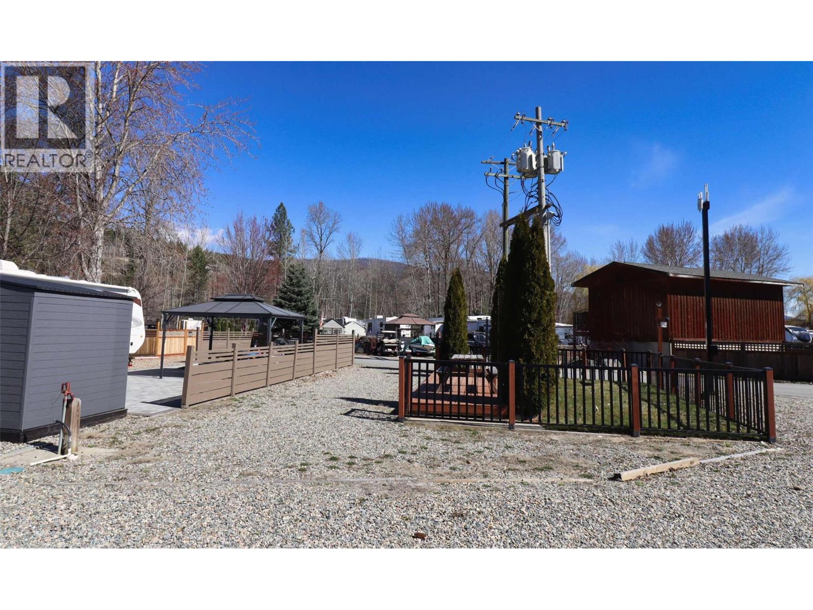 62 Cottonwood Drive, Lee Creek, British Columbia  V0E 1M4 - Photo 3 - 10387923