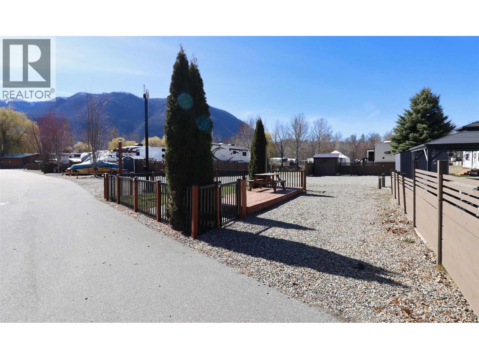 62 Cottonwood Drive, Lee Creek, British Columbia  V0E 1M4 - Photo 5 - 10387923