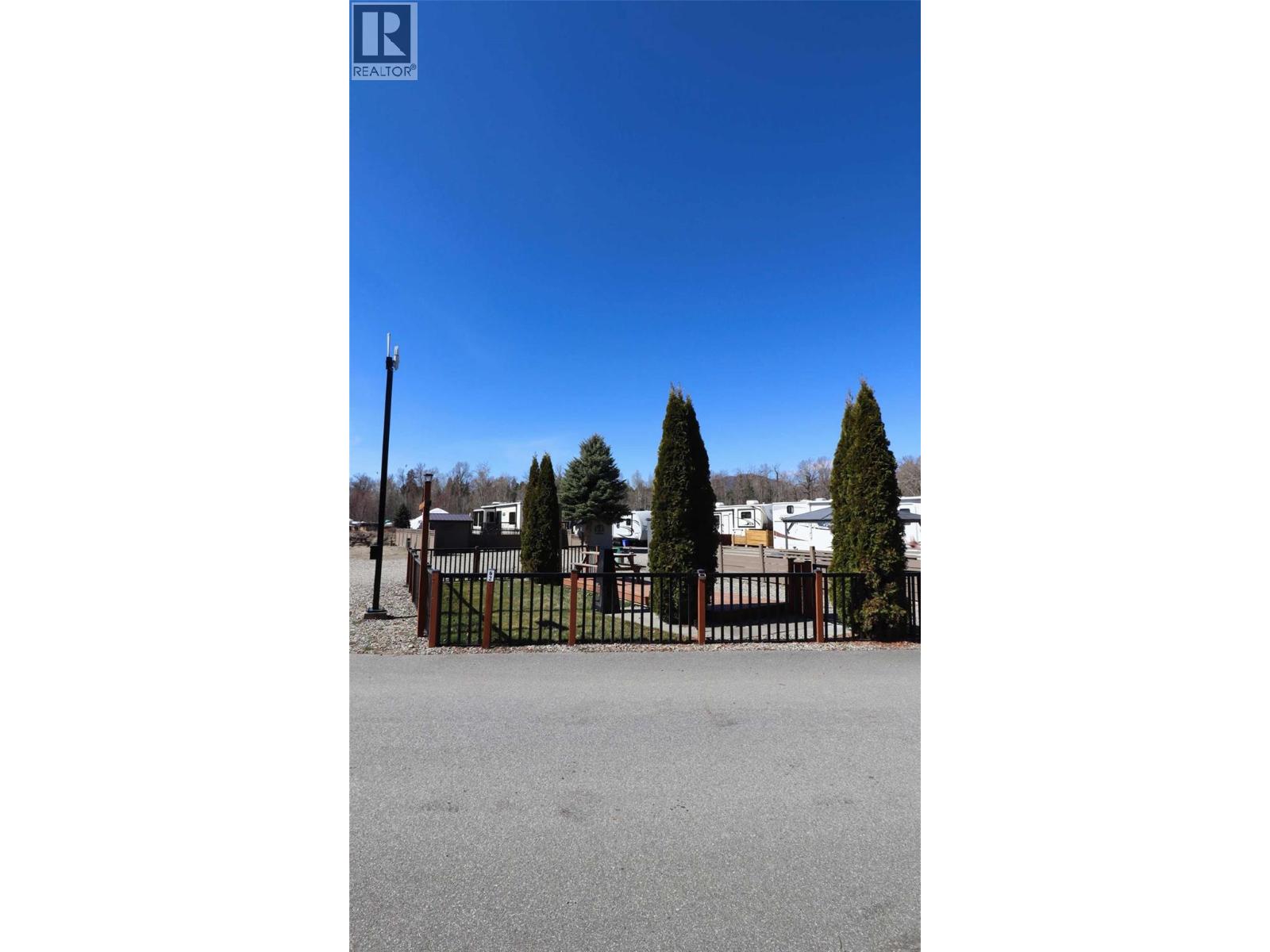62 Cottonwood Drive, Lee Creek, British Columbia  V0E 1M4 - Photo 67 - 10387923