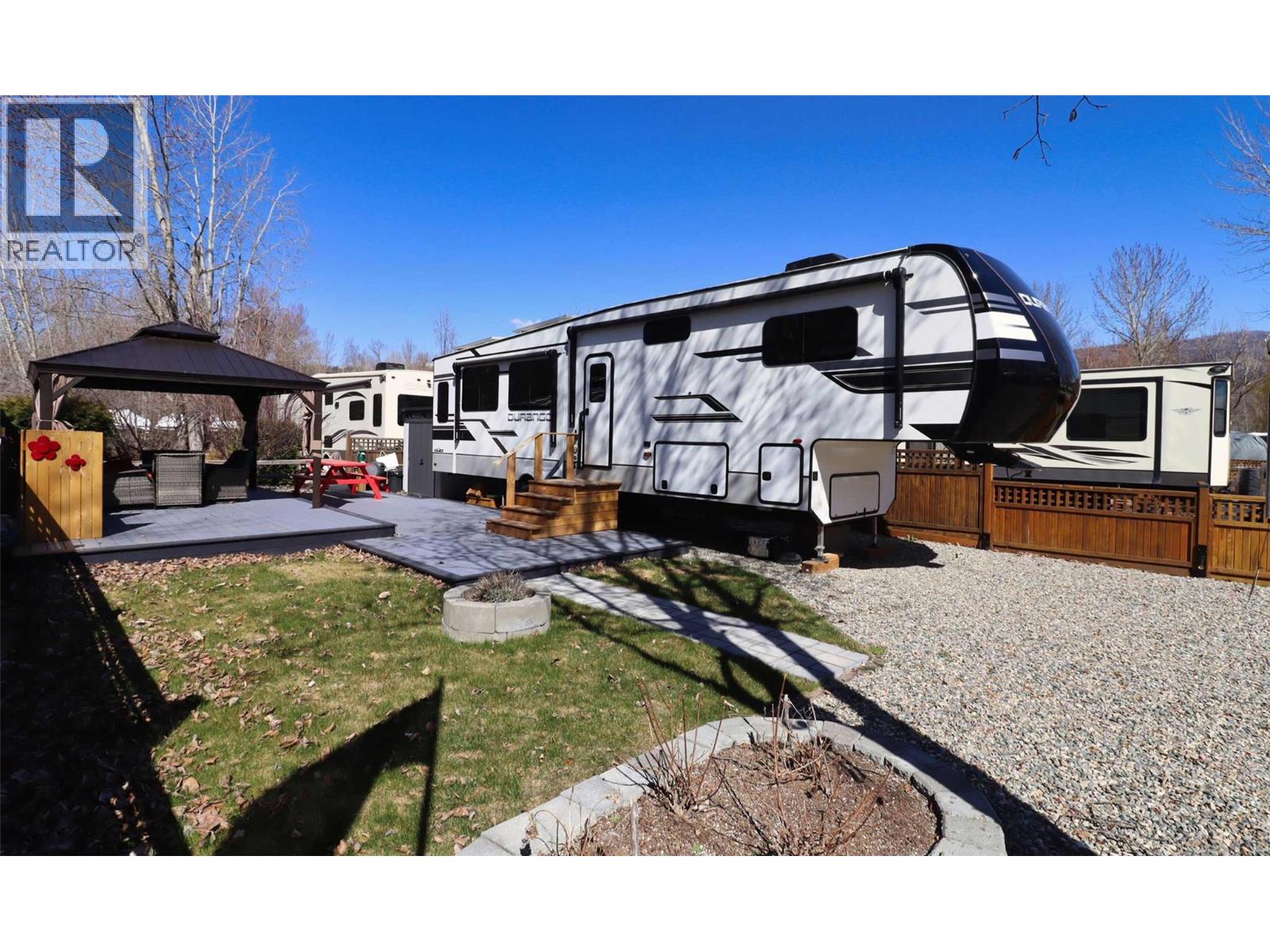 10 Rainbow Lane, Lee Creek, British Columbia V0E 1M4 - Photo 4 - 10383481