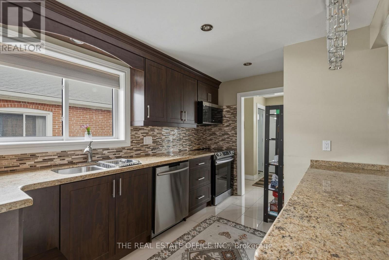 51 Gilroy Drive, Toronto, Ontario  M1P 1Z8 - Photo 17 - E13141402