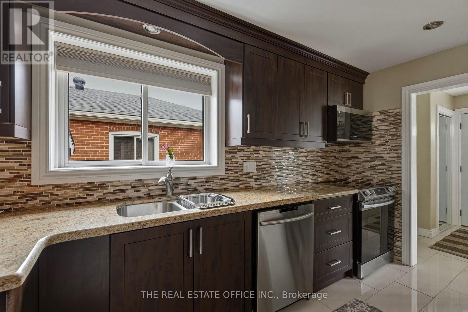 51 Gilroy Drive, Toronto, Ontario  M1P 1Z8 - Photo 18 - E13141402