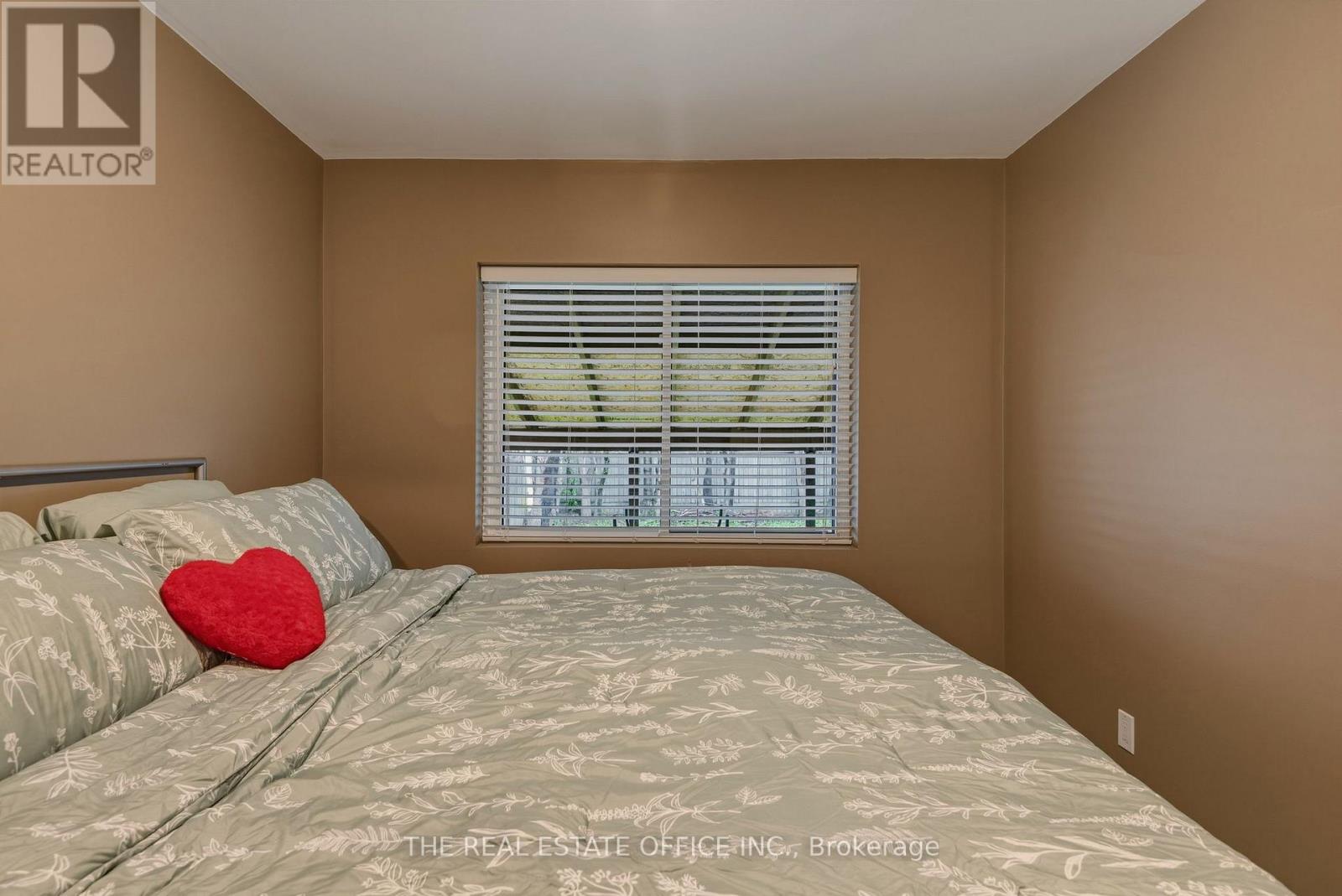 51 Gilroy Drive, Toronto, Ontario  M1P 1Z8 - Photo 24 - E13141402
