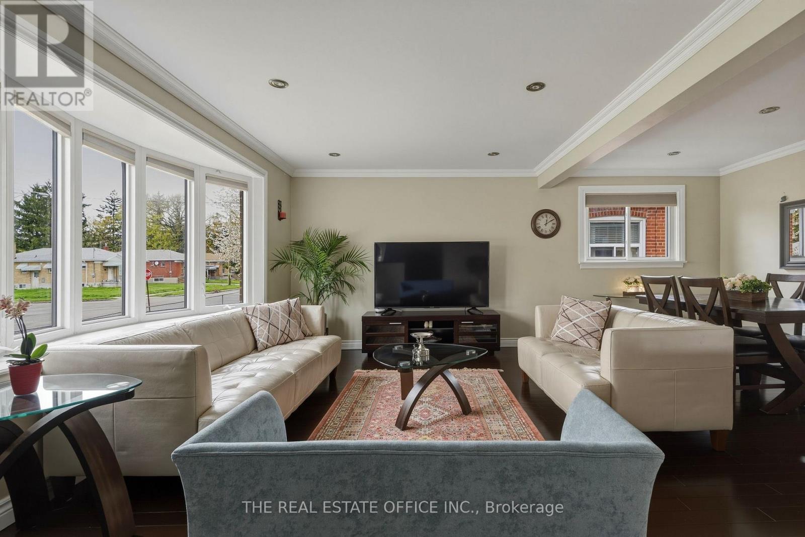 51 Gilroy Drive, Toronto, Ontario  M1P 1Z8 - Photo 4 - E13141402