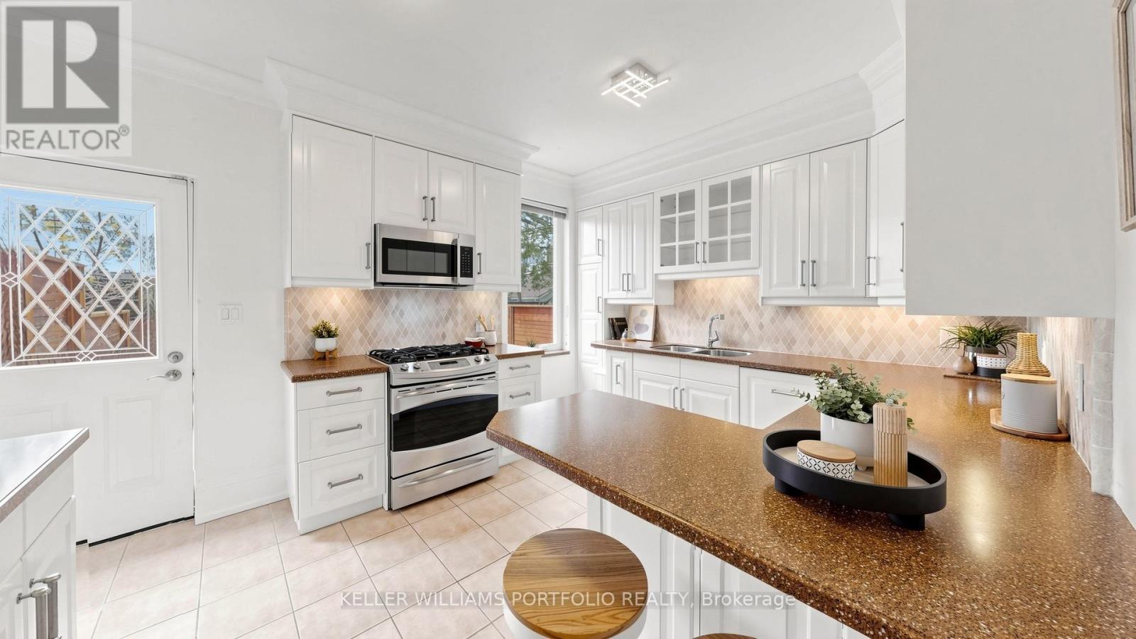122 Bertmount Avenue, Toronto, Ontario  M4M 2X9 - Photo 12 - E13141430