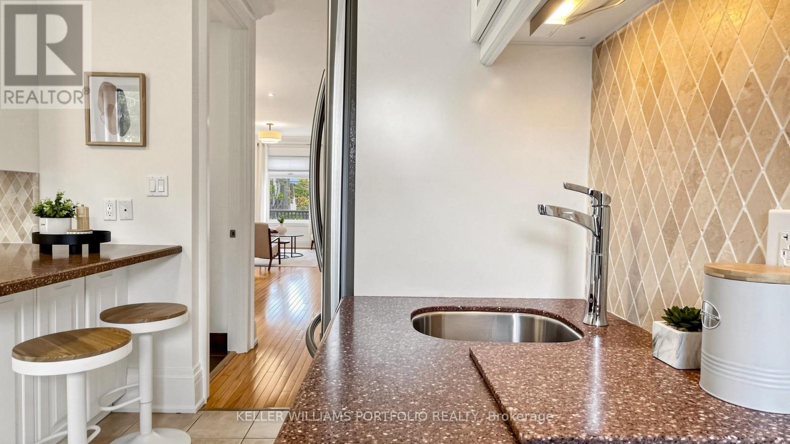 122 Bertmount Avenue, Toronto, Ontario  M4M 2X9 - Photo 18 - E13141430