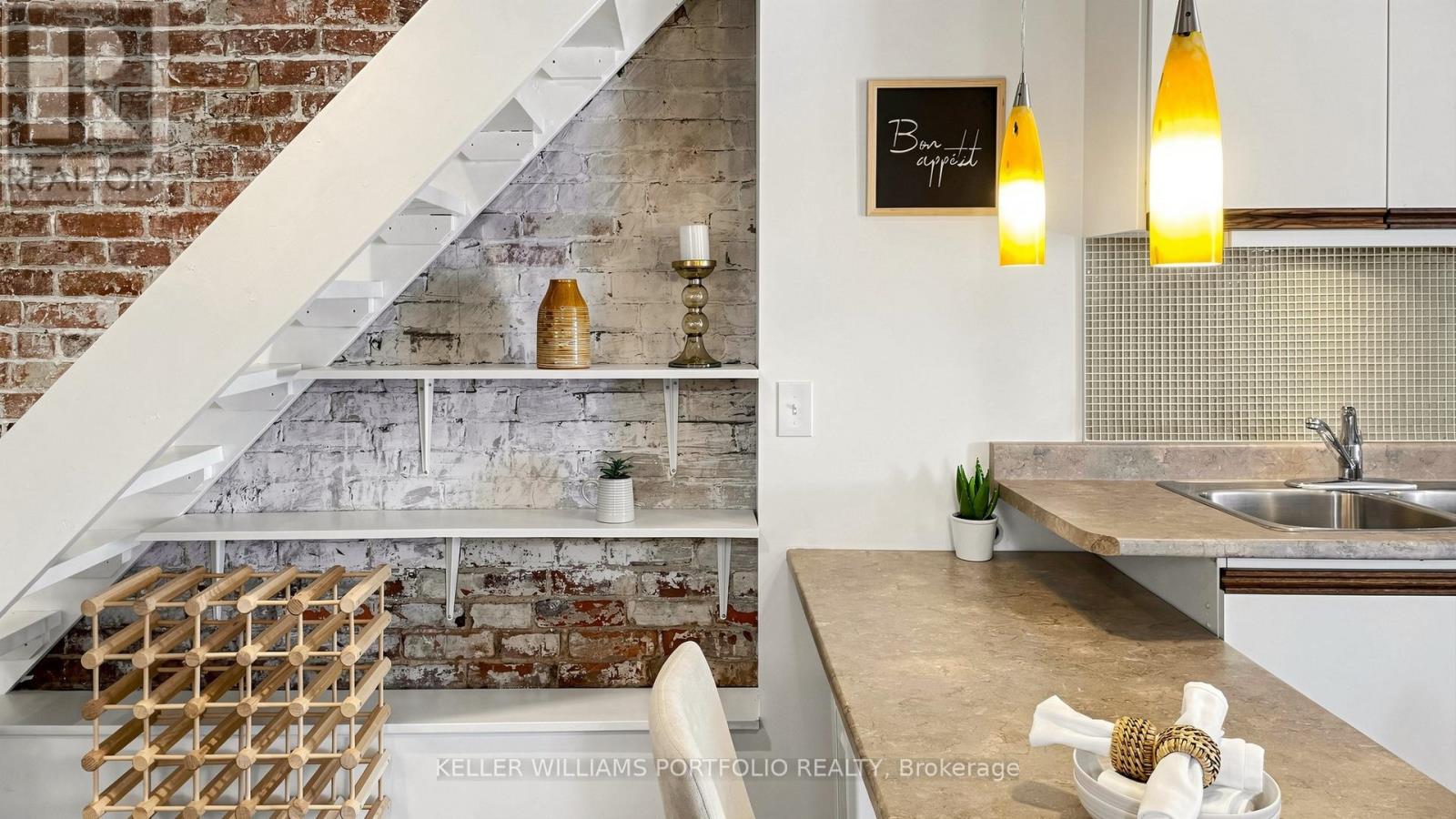 122 Bertmount Avenue, Toronto, Ontario  M4M 2X9 - Photo 32 - E13141430