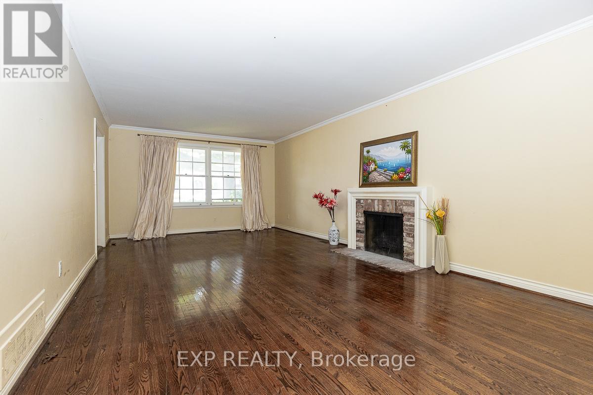 9 Laureleaf Road, Markham, Ontario  L3T 2X2 - Photo 7 - N13141324
