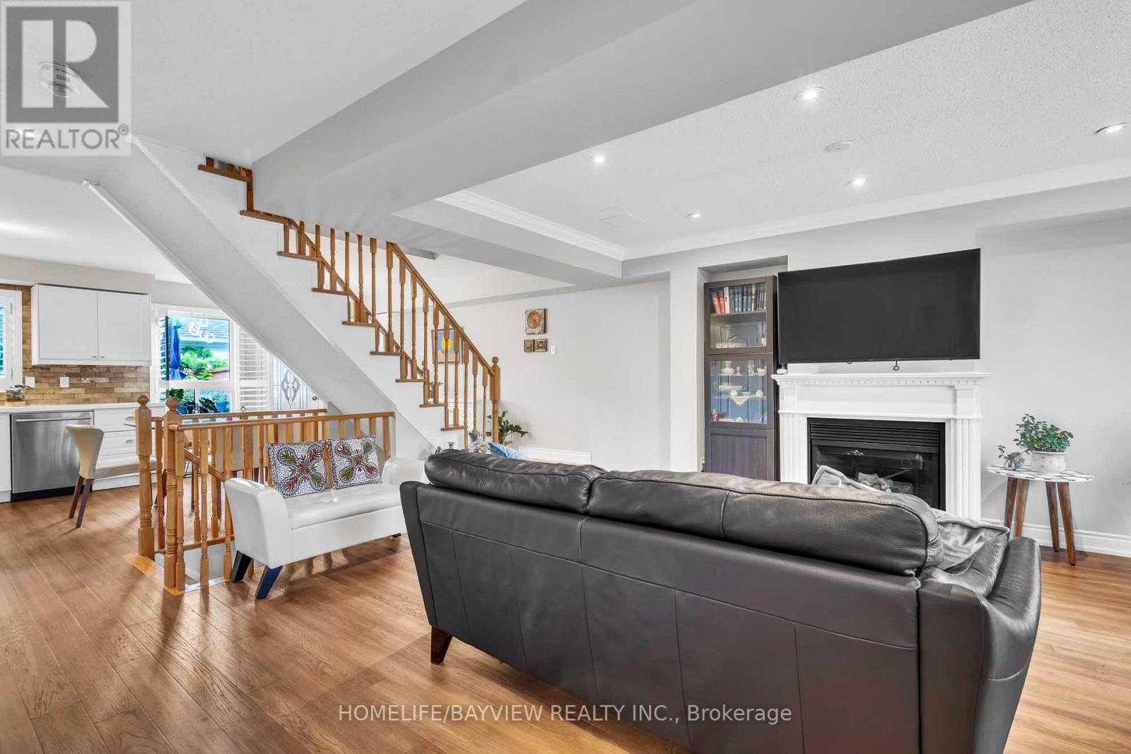 15 Elderbrook Crescent, Vaughan, Ontario  L4K 5M3 - Photo 4 - N13141434