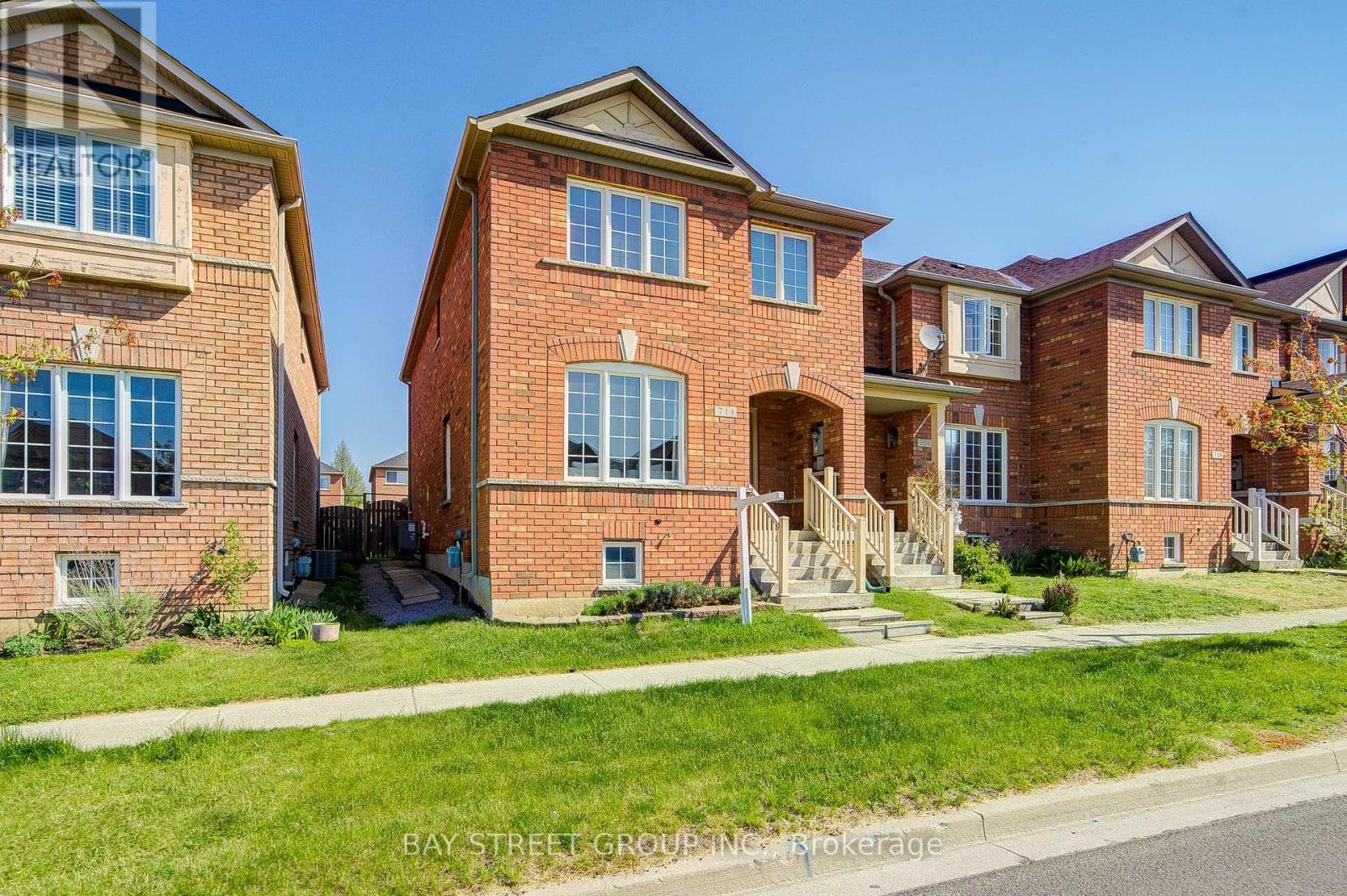 714 Castlemore Avenue, Markham, Ontario  L6E 1M9 - Photo 2 - N13141458