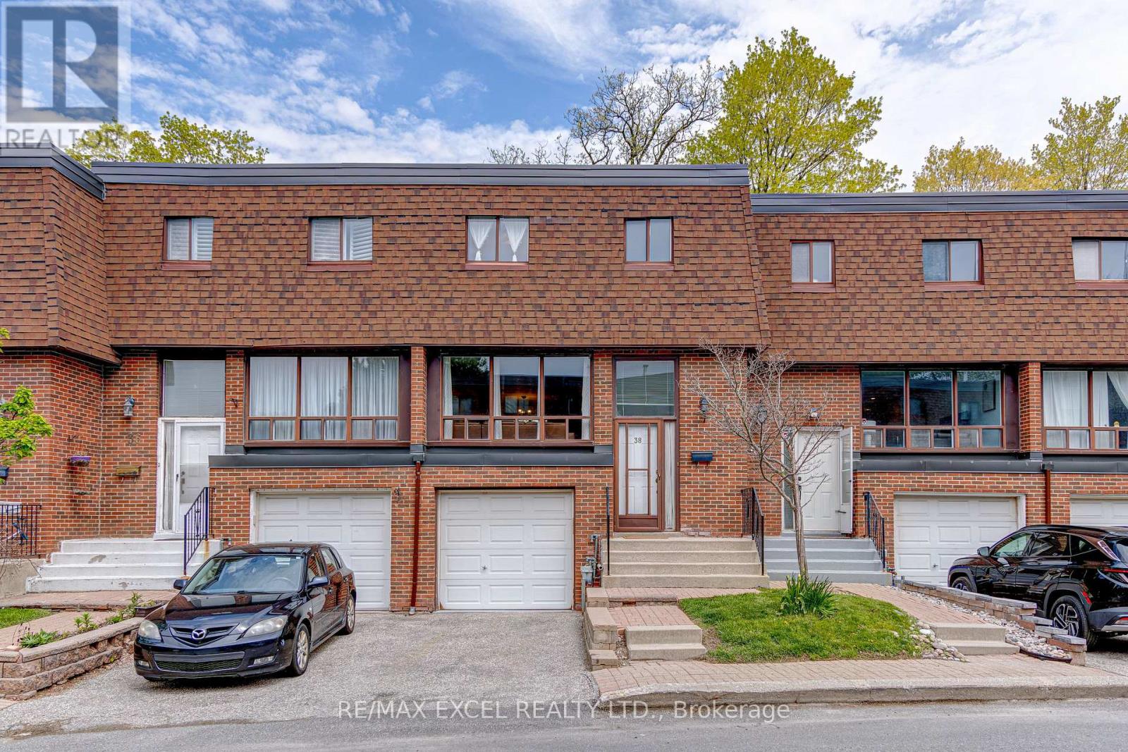 38 STATELY WAY, Markham, Ontario