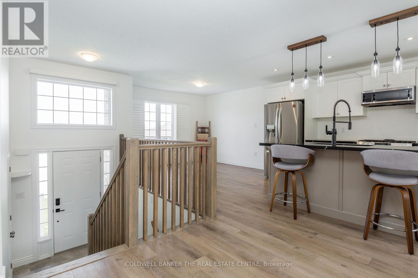 41 Hunter Avenue, Tay, Ontario  L0K 2A0 - Photo 4 - S13141478