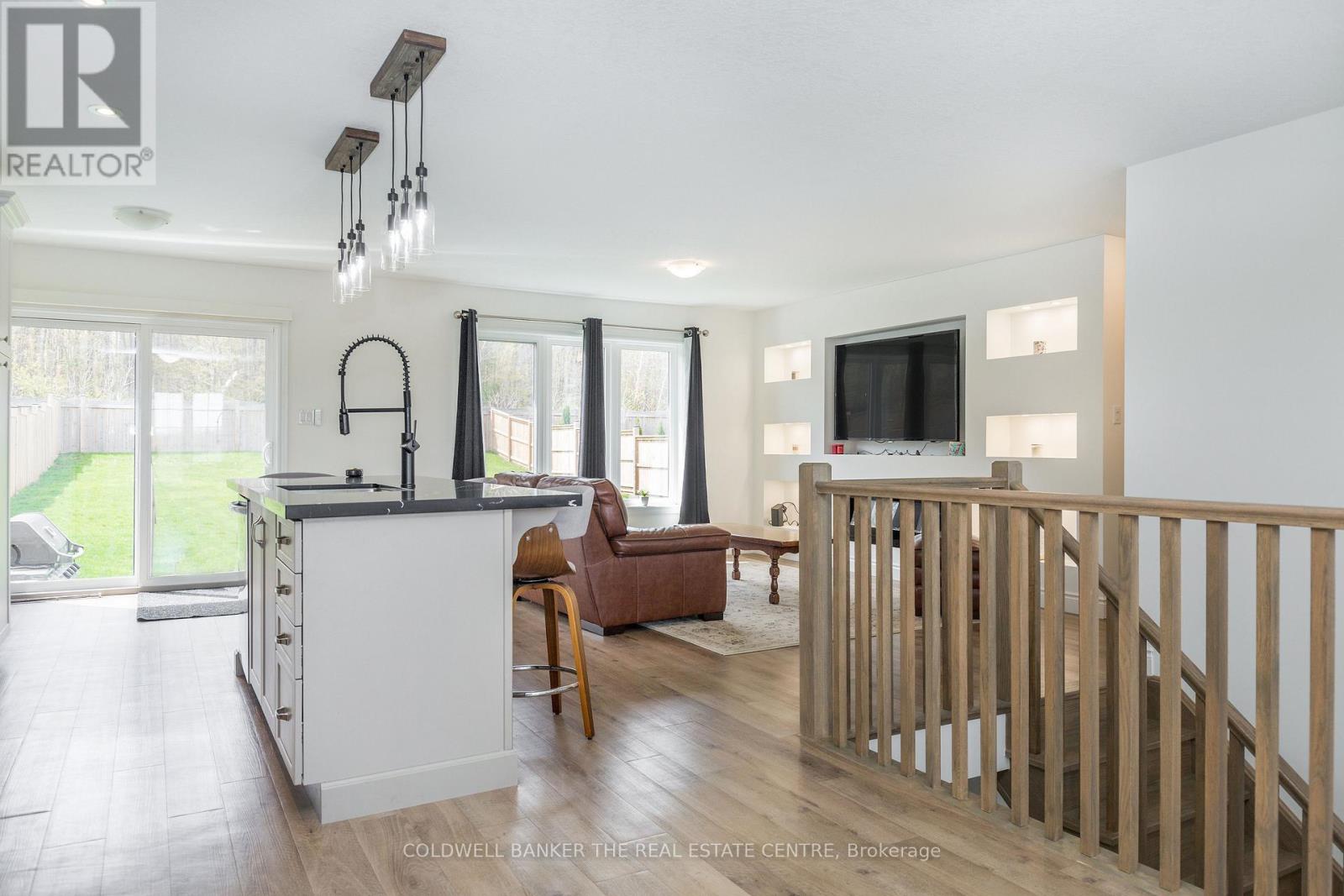 41 Hunter Avenue, Tay, Ontario  L0K 2A0 - Photo 5 - S13141478