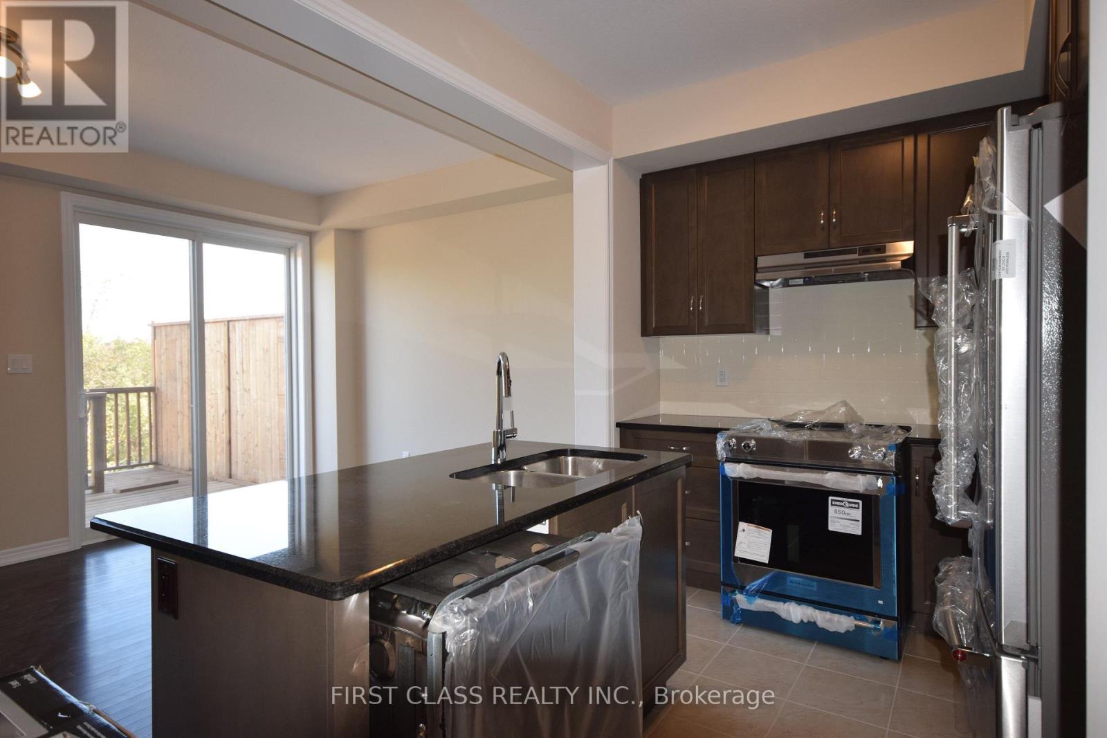 3273 Mockingbird Common Court, Oakville, Ontario  L6H 0W9 - Photo 5 - W13141372