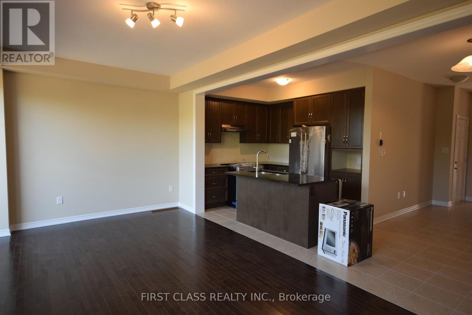 3273 Mockingbird Common Court, Oakville, Ontario  L6H 0W9 - Photo 7 - W13141372