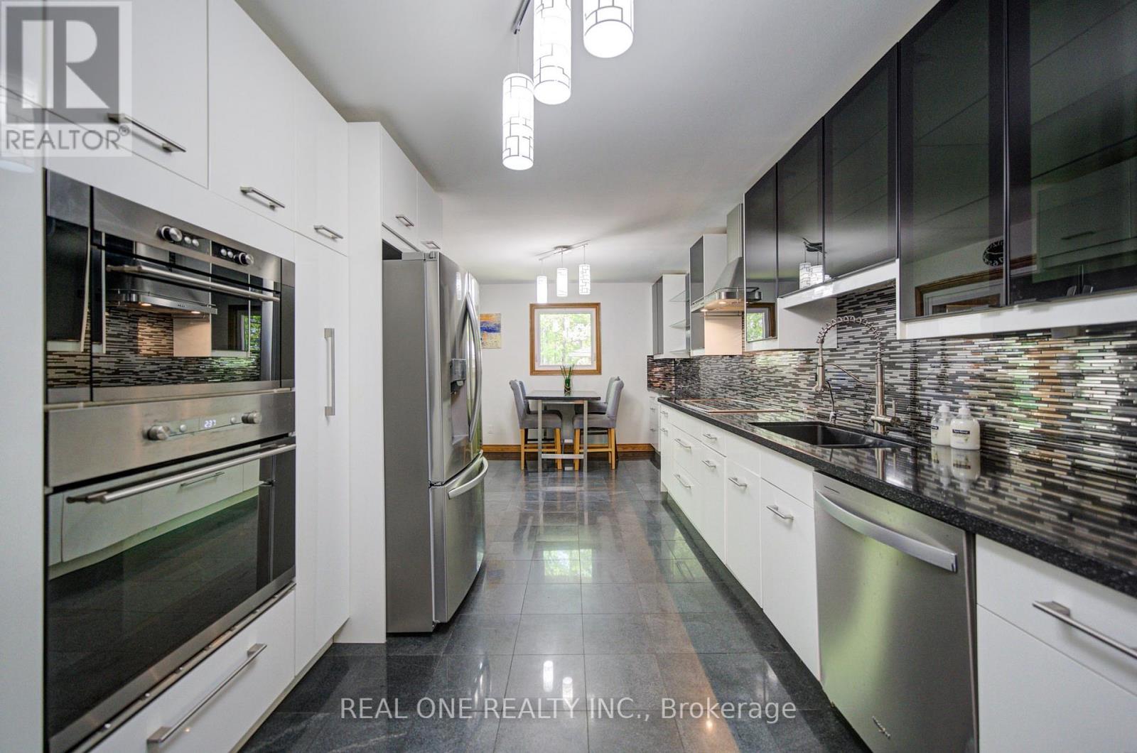 1439 Ballyclare Drive, Mississauga, Ontario  L5C 1J4 - Photo 10 - W13141386