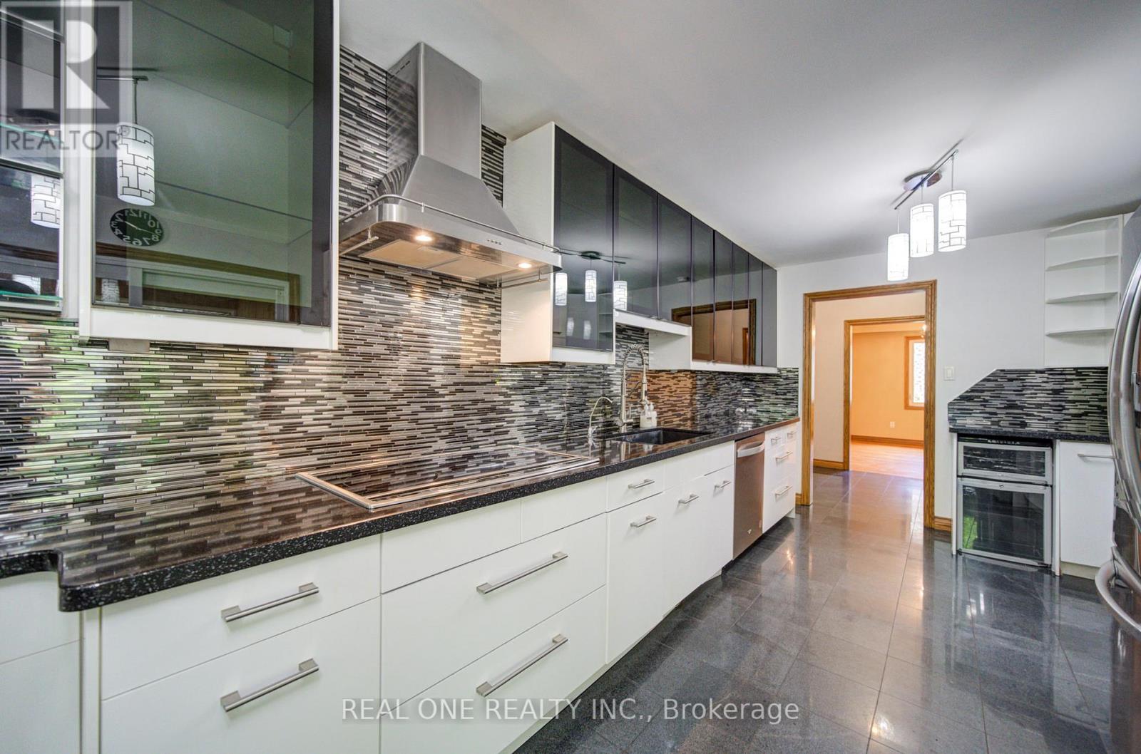 1439 Ballyclare Drive, Mississauga, Ontario  L5C 1J4 - Photo 12 - W13141386