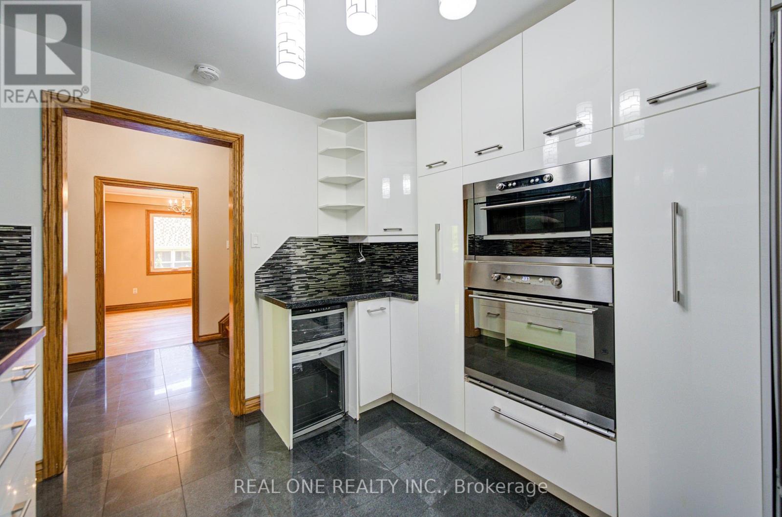 1439 Ballyclare Drive, Mississauga, Ontario  L5C 1J4 - Photo 13 - W13141386