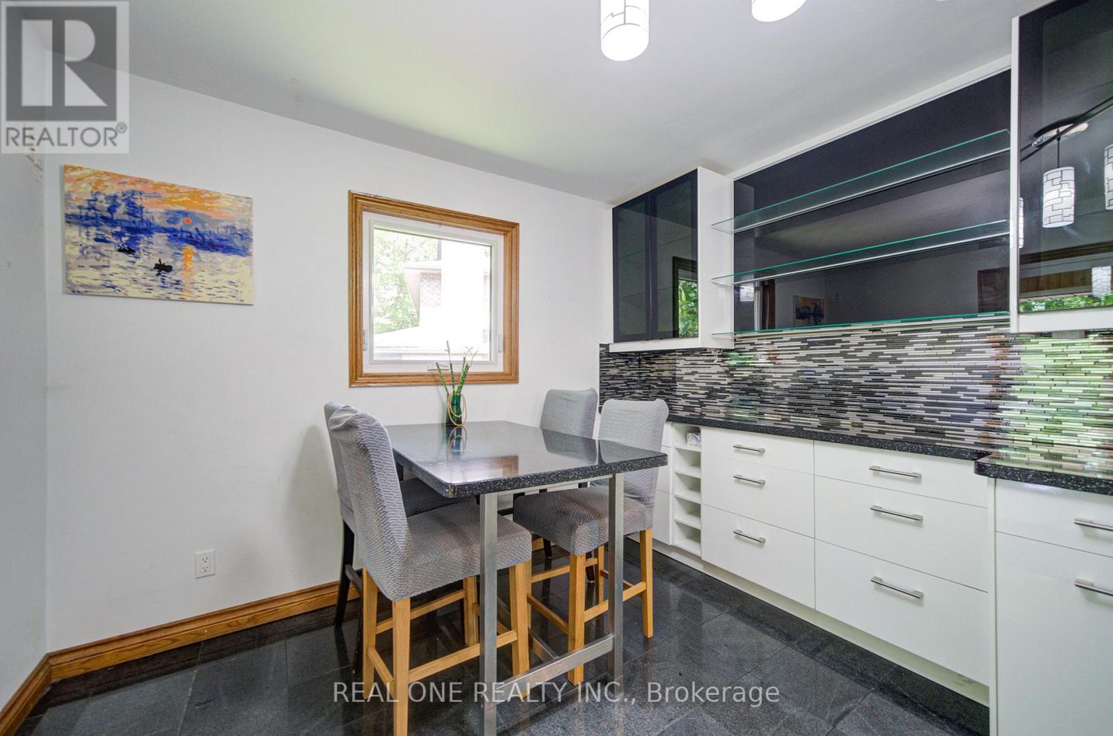 1439 Ballyclare Drive, Mississauga, Ontario  L5C 1J4 - Photo 14 - W13141386