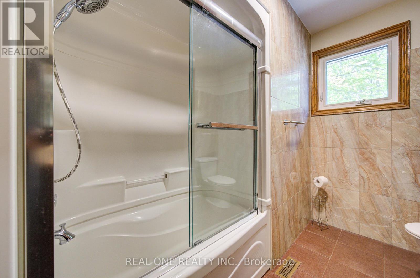 1439 Ballyclare Drive, Mississauga, Ontario  L5C 1J4 - Photo 23 - W13141386