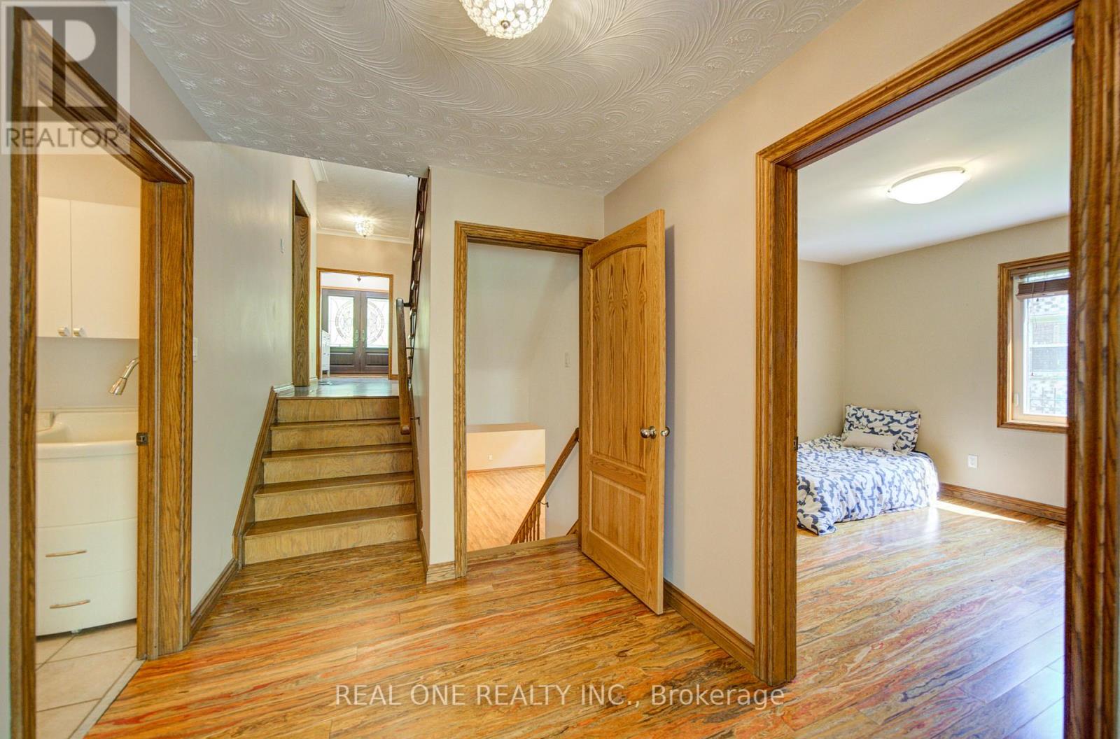 1439 Ballyclare Drive, Mississauga, Ontario  L5C 1J4 - Photo 24 - W13141386