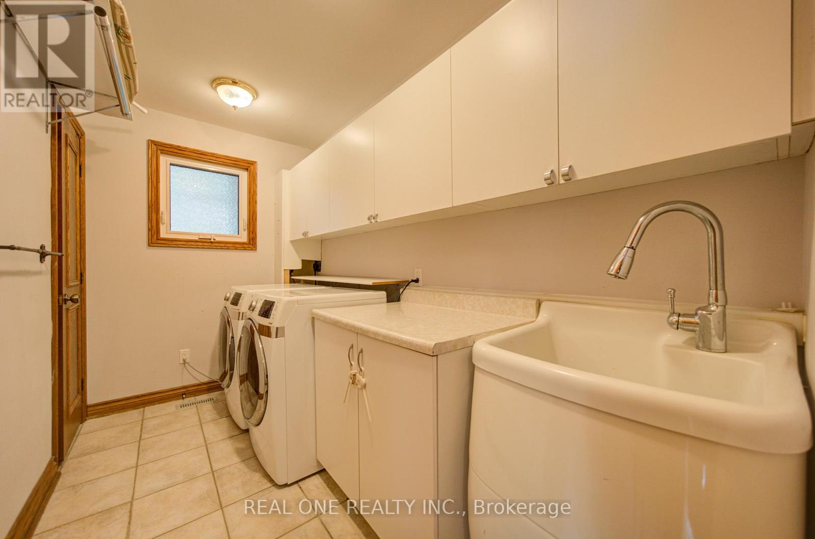 1439 Ballyclare Drive, Mississauga, Ontario  L5C 1J4 - Photo 33 - W13141386