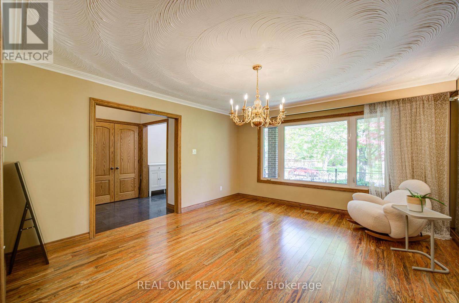 1439 Ballyclare Drive, Mississauga, Ontario  L5C 1J4 - Photo 6 - W13141386