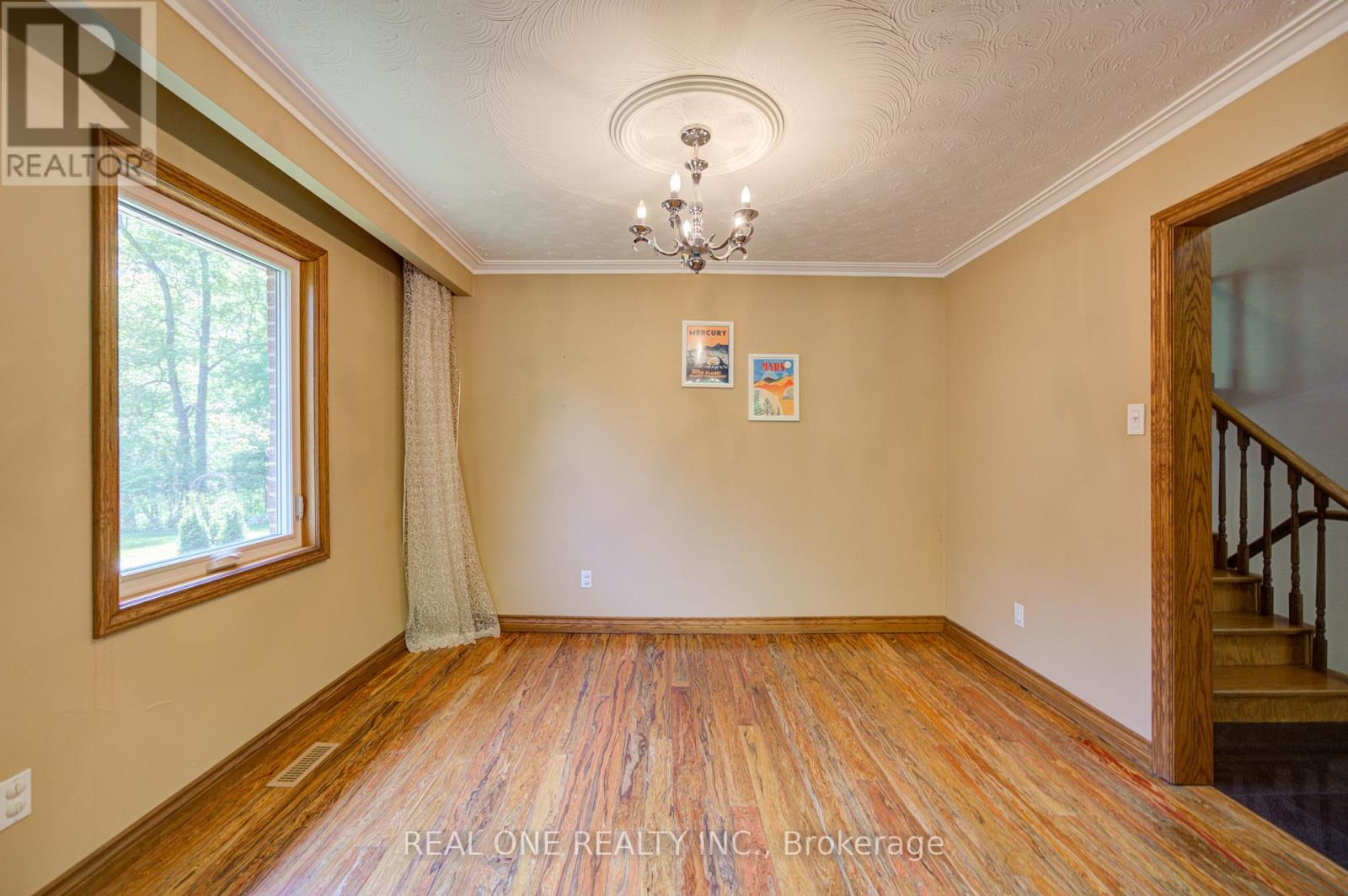 1439 Ballyclare Drive, Mississauga, Ontario  L5C 1J4 - Photo 8 - W13141386