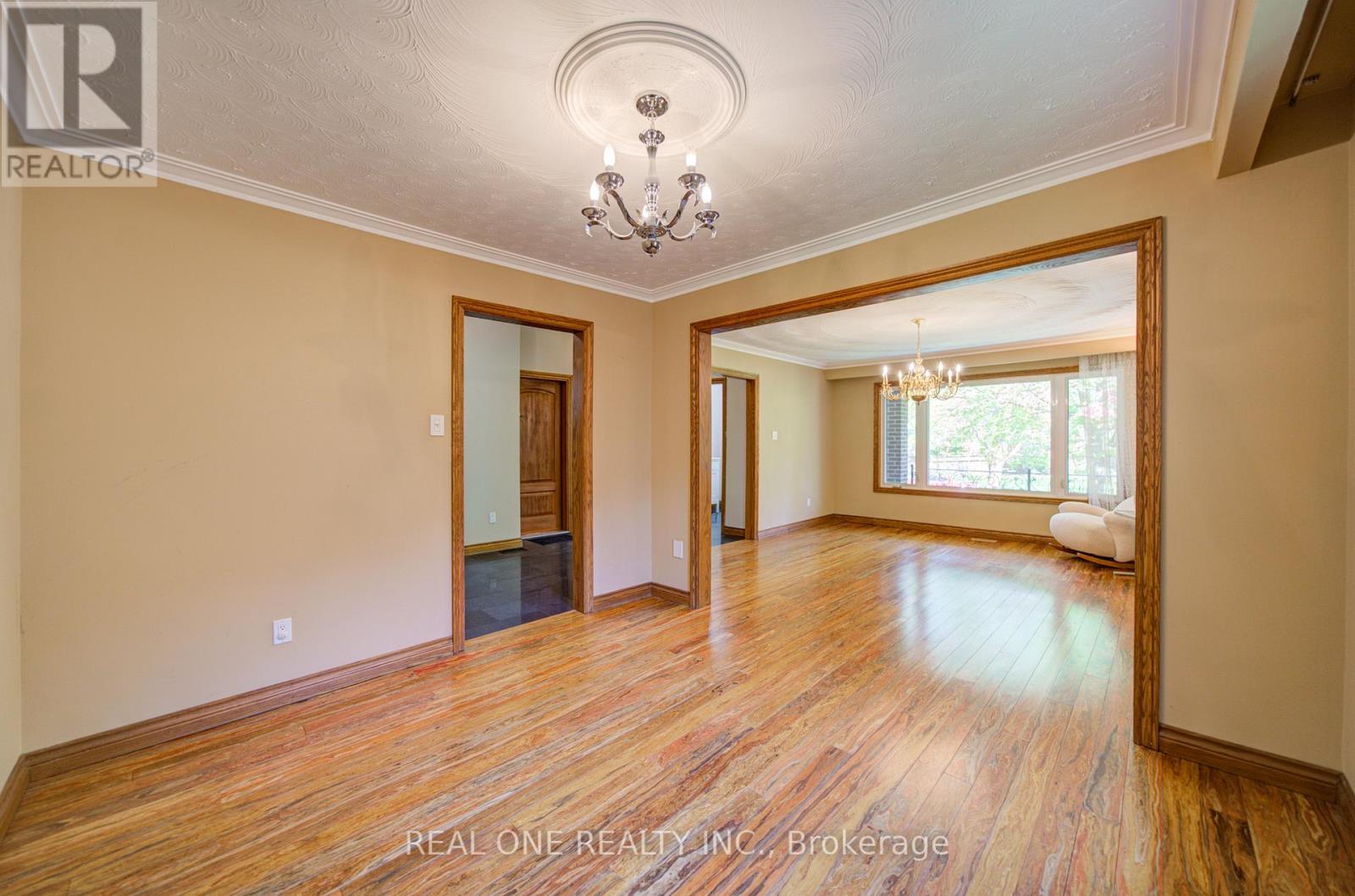 1439 Ballyclare Drive, Mississauga, Ontario  L5C 1J4 - Photo 9 - W13141386