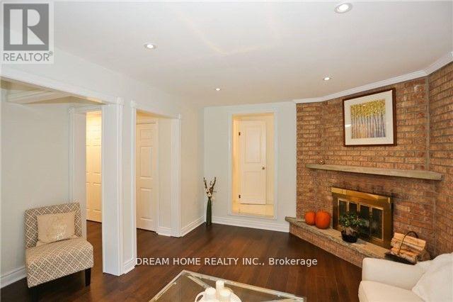 Main - 2425 Carlanne Place, Mississauga, Ontario L5C 3H6 - Photo 11 - W13141428