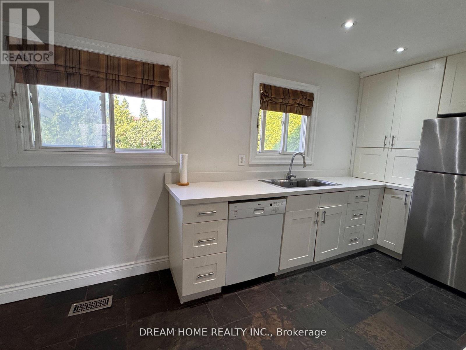Main - 2425 Carlanne Place, Mississauga, Ontario L5C 3H6 - Photo 12 - W13141428