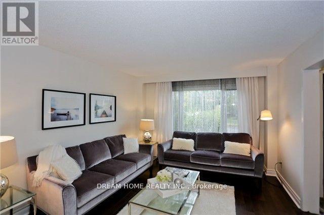 Main - 2425 Carlanne Place, Mississauga, Ontario L5C 3H6 - Photo 4 - W13141428