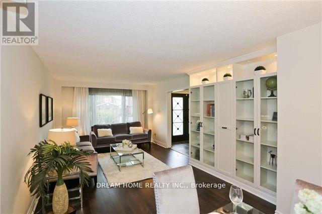 Main - 2425 Carlanne Place, Mississauga, Ontario L5C 3H6 - Photo 5 - W13141428