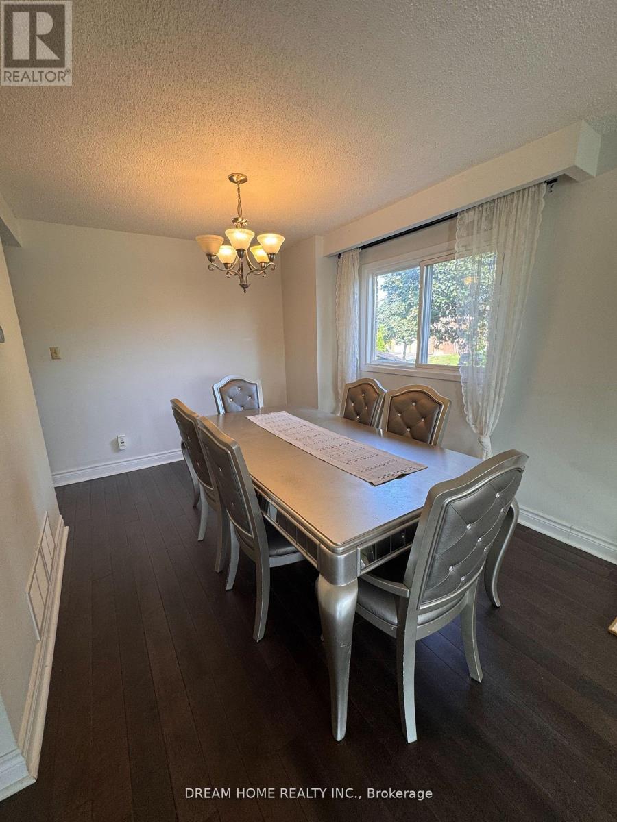Main - 2425 Carlanne Place, Mississauga, Ontario L5C 3H6 - Photo 8 - W13141428