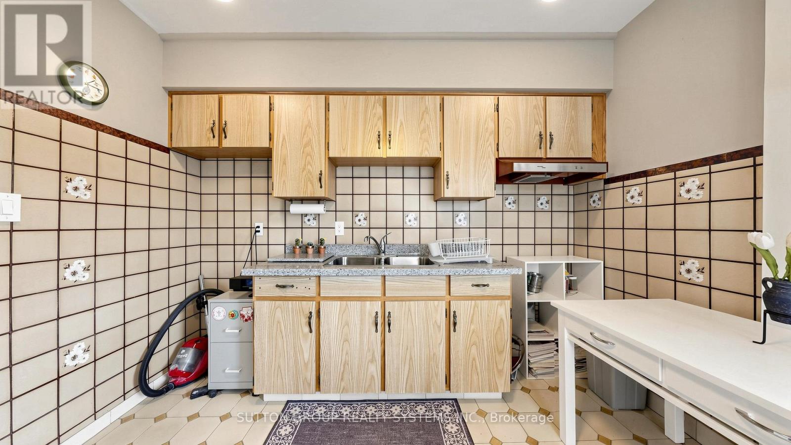 114 Rosemount Avenue, Toronto, Ontario  M6H 3H2 - Photo 11 - W13141474