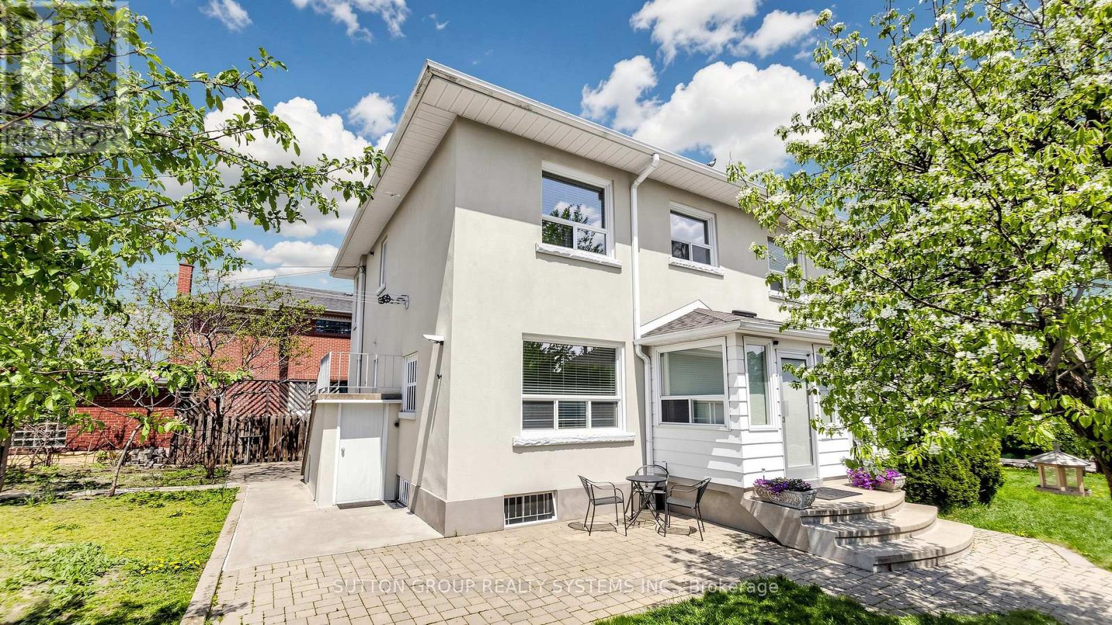 114 Rosemount Avenue, Toronto, Ontario  M6H 3H2 - Photo 2 - W13141474