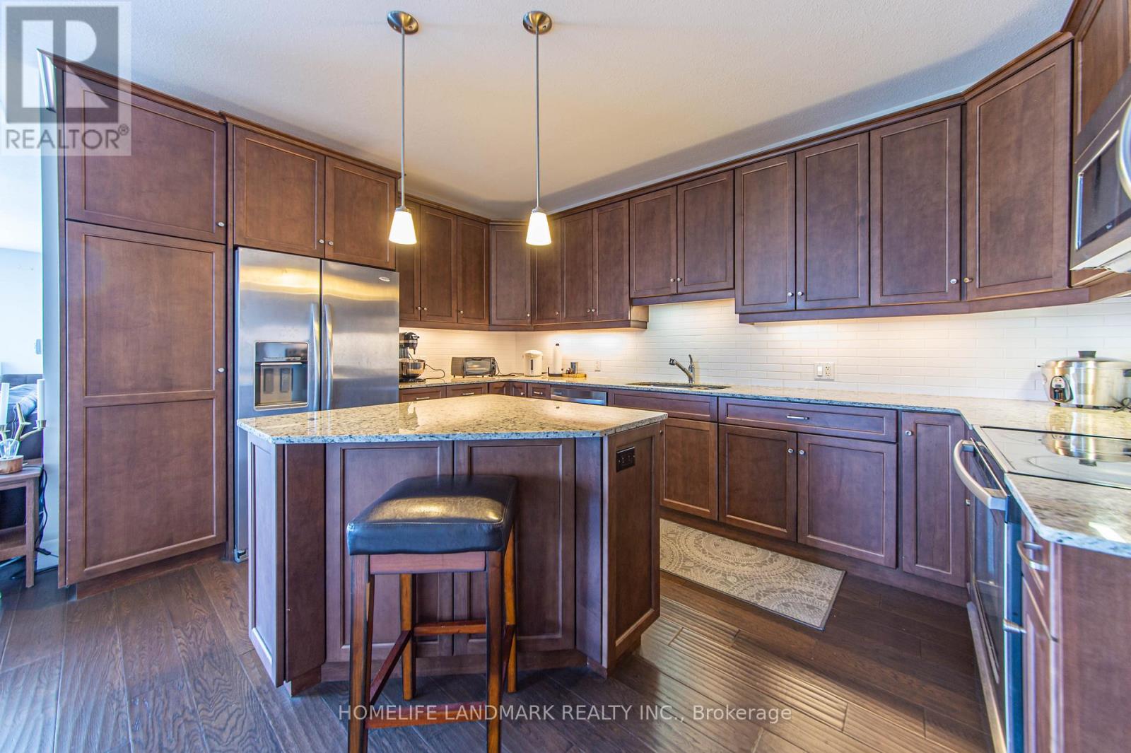302 - 223 Erb Street W, Waterloo, Ontario  N2L 0B3 - Photo 2 - X13141490