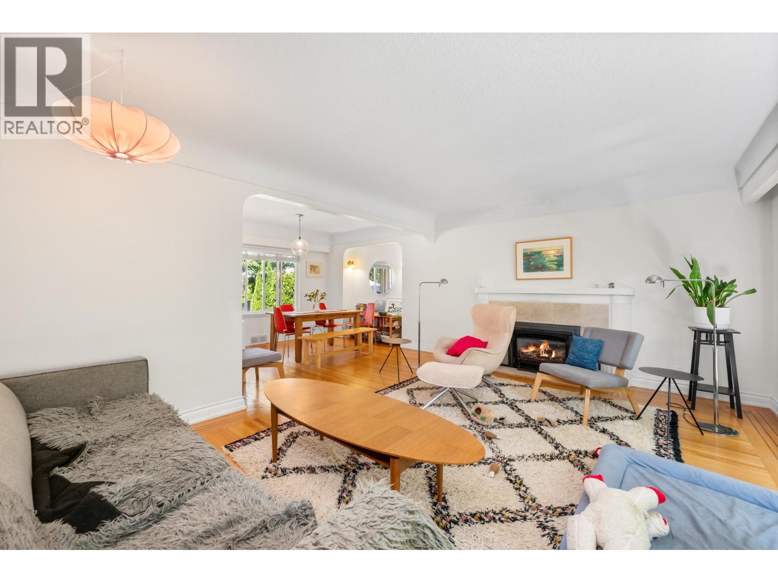 2323 W 23rd Avenue, Vancouver, British Columbia  V6L 1N5 - Photo 2 - R3124374