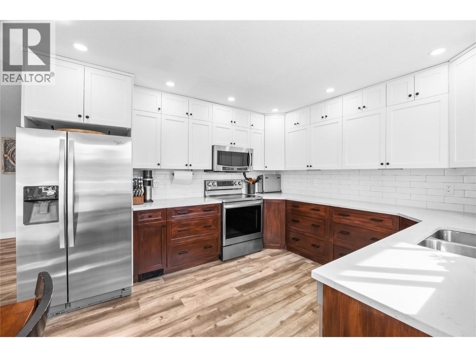 2520 Evergreen Drive, Penticton, British Columbia  V2A 7Y2 - Photo 2 - 10387046