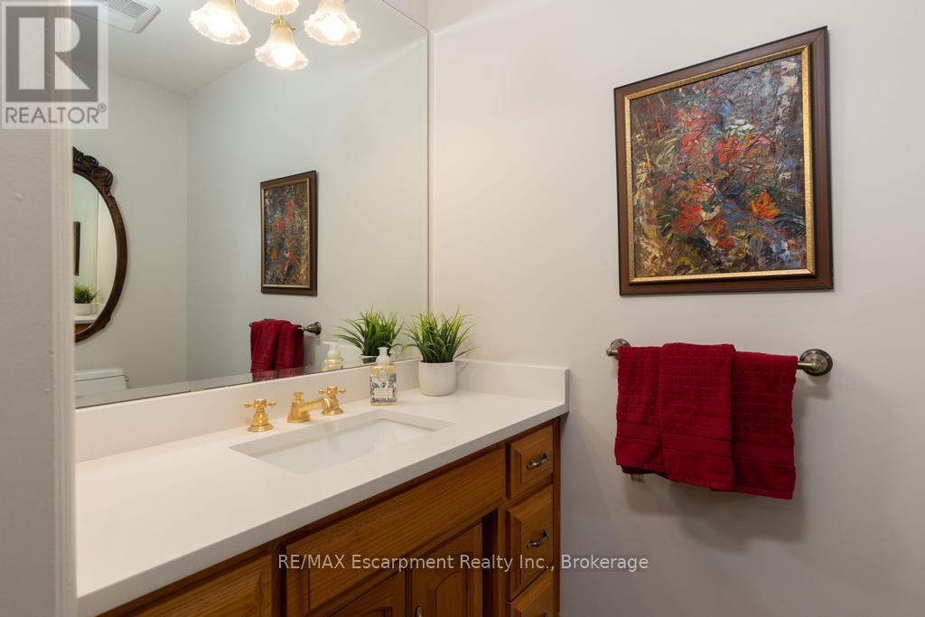 74 Howard Avenue, Oakville, Ontario  L6J 3Y5 - Photo 9 - W12812048
