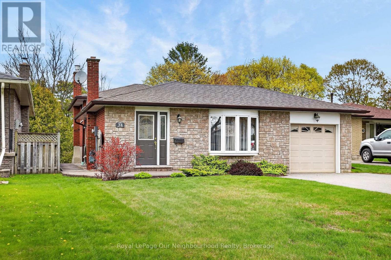 34 BRANT COURT, Oshawa, Ontario