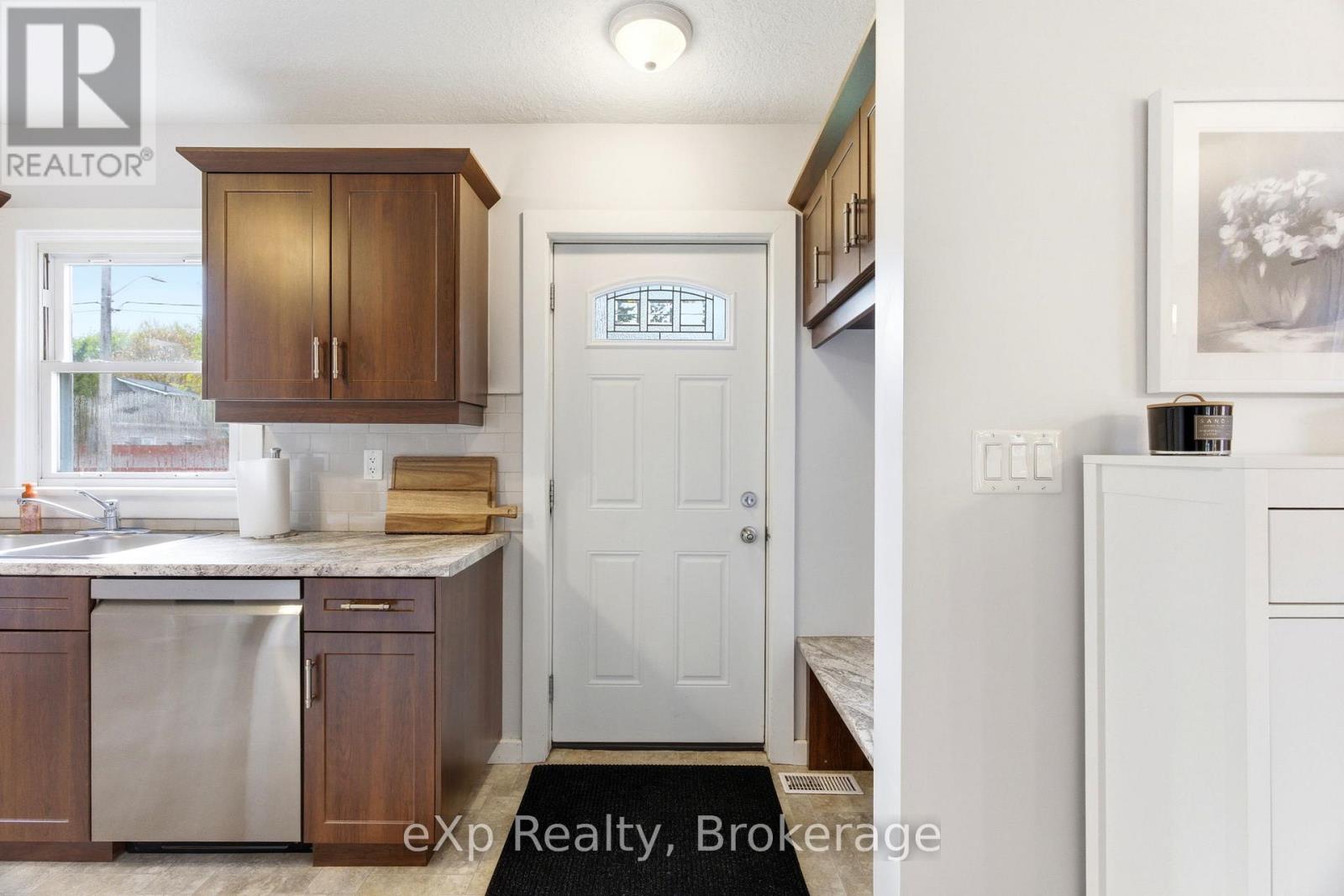 52 Avondale Avenue, Stratford, Ontario N5A 6M4 - Photo 4 - X13141560