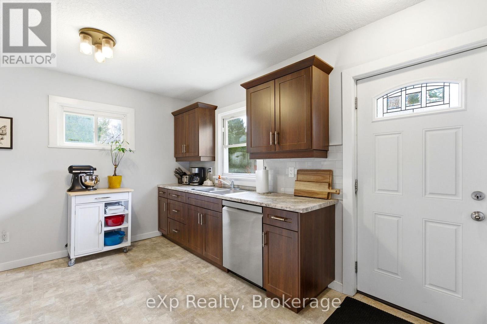 52 Avondale Avenue, Stratford, Ontario N5A 6M4 - Photo 6 - X13141560