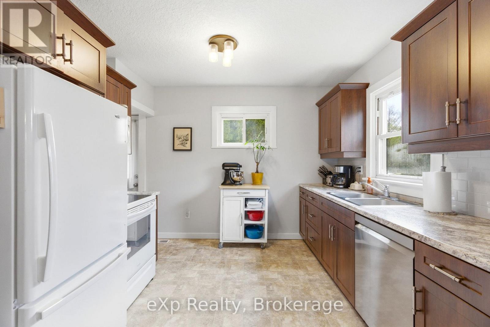 52 Avondale Avenue, Stratford, Ontario N5A 6M4 - Photo 7 - X13141560