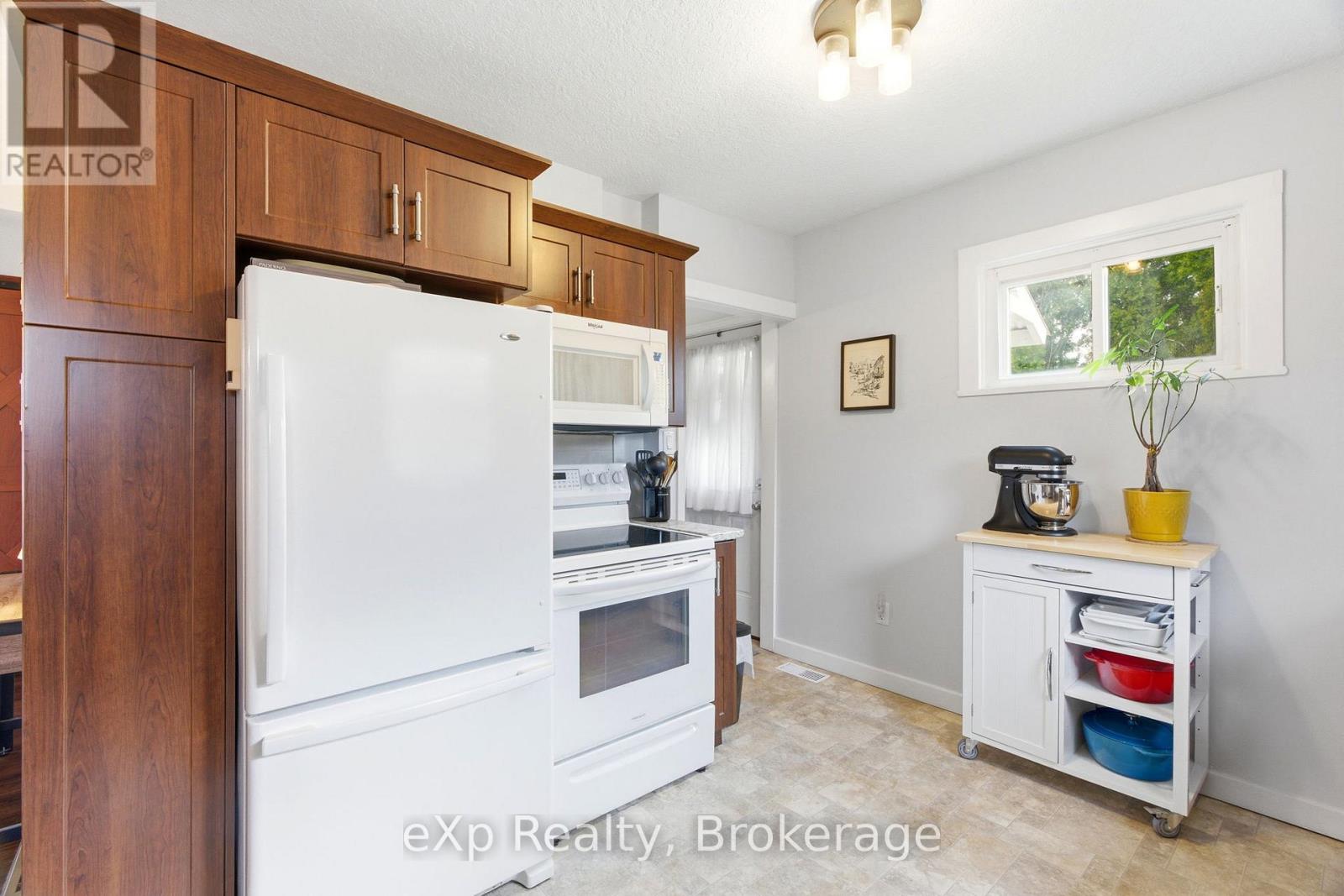 52 Avondale Avenue, Stratford, Ontario N5A 6M4 - Photo 8 - X13141560