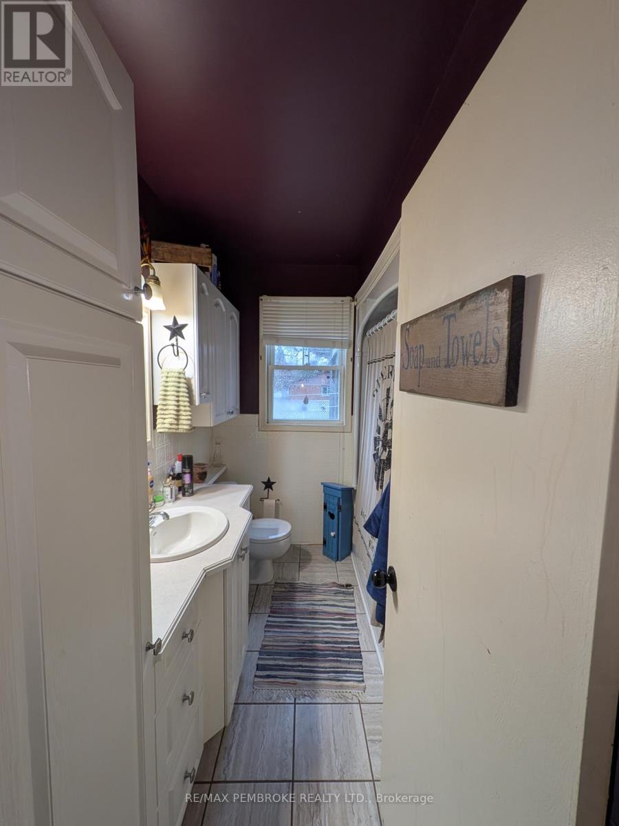 12 Doran Road, Petawawa, Ontario  K8H 1P5 - Photo 6 - X13141566