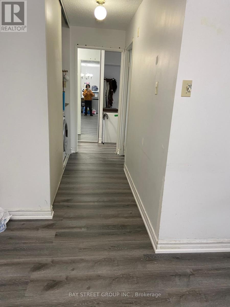 610 - 4 Park Vista, Toronto, Ontario  M4B 3M8 - Photo 2 - E13018096